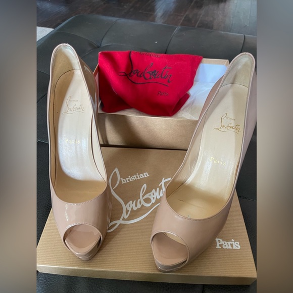 Christian Louboutin Beige Patent Leather Hyper Privé Peep Toe Pumps - Picture 7 of 7